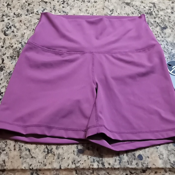 YOGA-LIC-IOUS HI RISE LUX Elastic Waistband. 5"Inseam. Medium.Raspberry Radiance - Picture 3 of 7